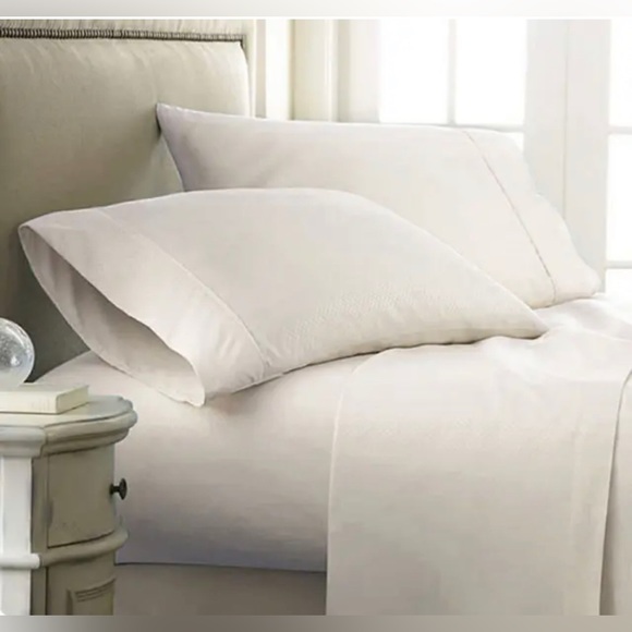 Casual Comfort Ultra Soft Premium 4-Piece Bed Sheet Set Queen-MSRP $99 - Picture 3 of 4